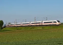 22971 Trix Hochgeschwindigkeitszug ICE 4